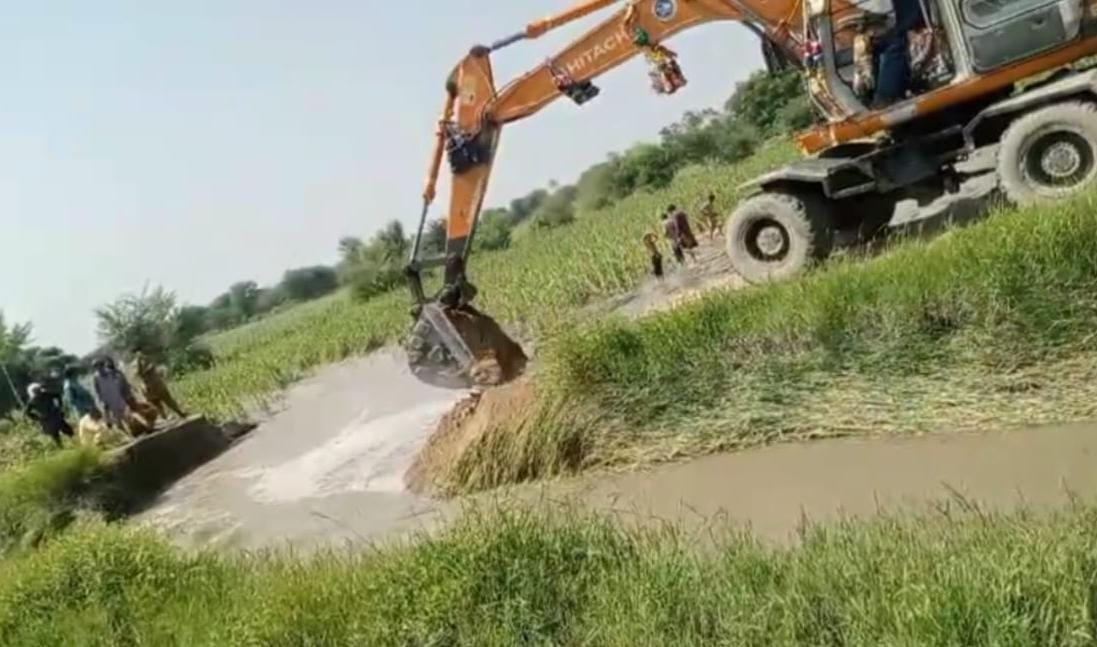 لیہ مائنر میں شگاف پڑنے سے کئی ایکڑ فصلیں زیر آب انتظامیہ متحرک