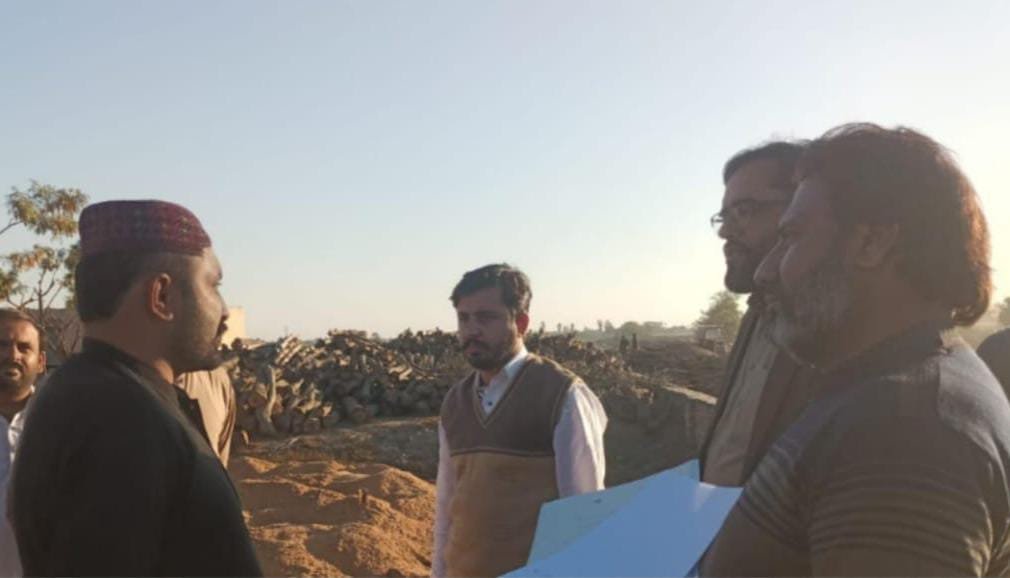 زگ زیگ ٹیکنالوجی کی خلاف ورزی پر 4 بھٹہ جات کی غیر قانونی اینٹوں کی بھرائی مسمار کر دی گئی